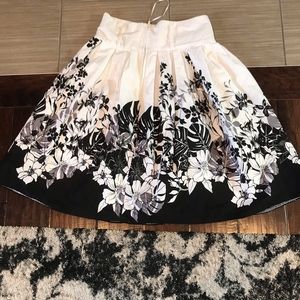 Coco & Tashi classic floral skirt size Medium